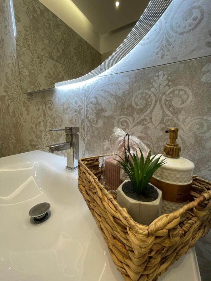 Agora Luxury 1 *