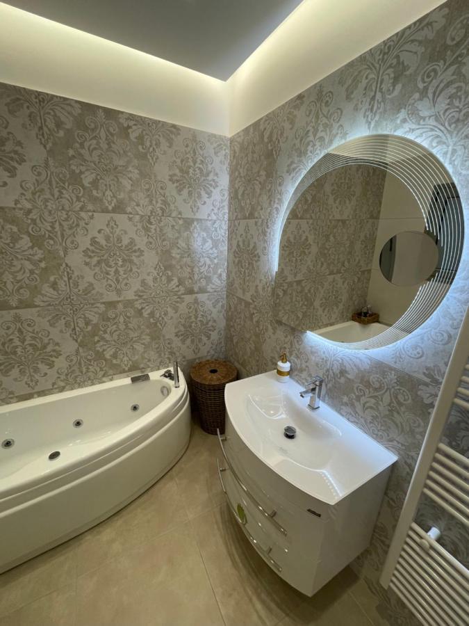 Apartment Agora Luxury 1 *